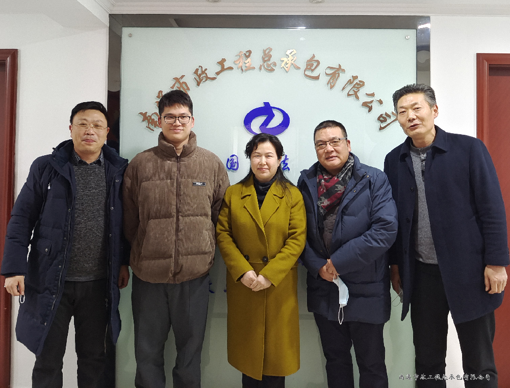 崇川區(qū)政府副區(qū)長嚴英調研總公司